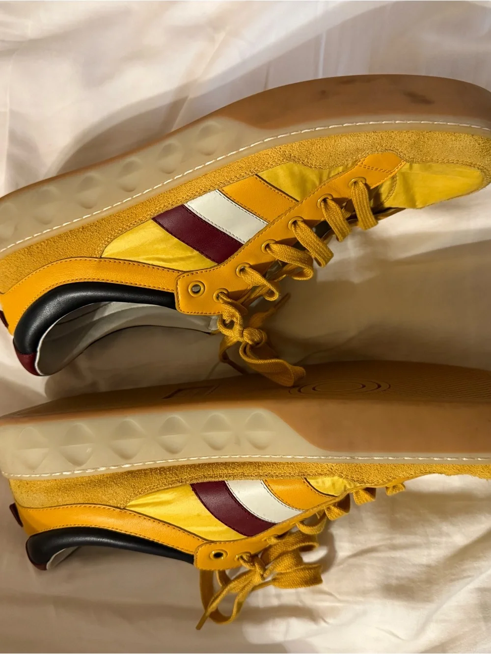 Gucci vintage men’s Yellow Lace-Up Casual Sneakers